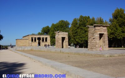 Del templo de Debod a la plaza de Cibeles, por Gran Vía. Madrid.