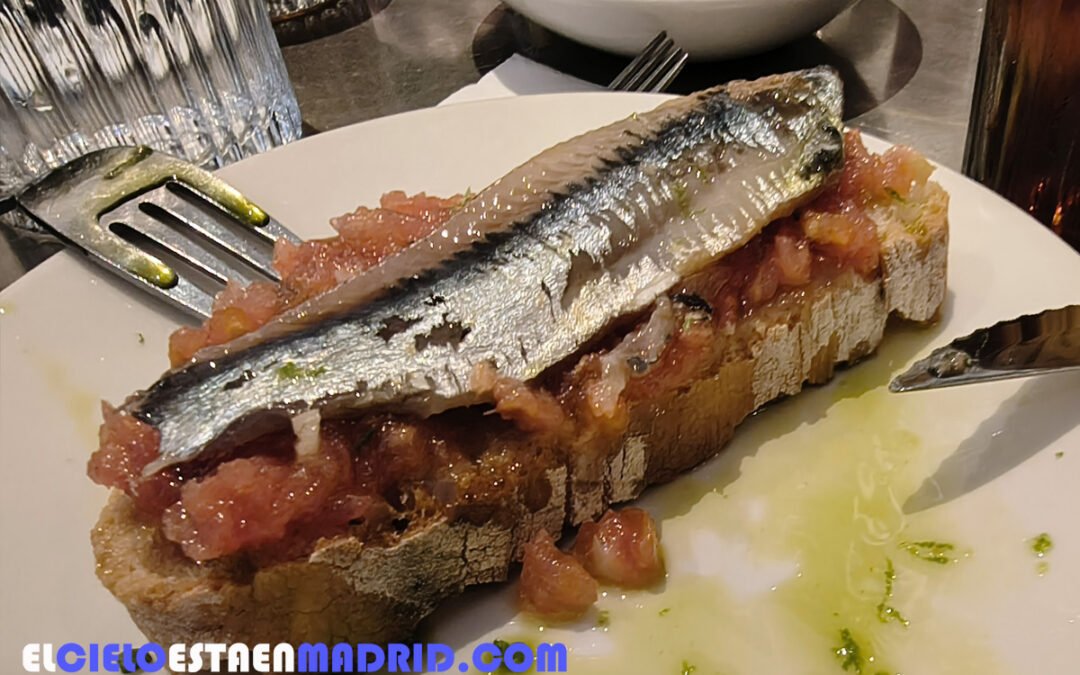 La barra de La Castela, bar en Madrid.